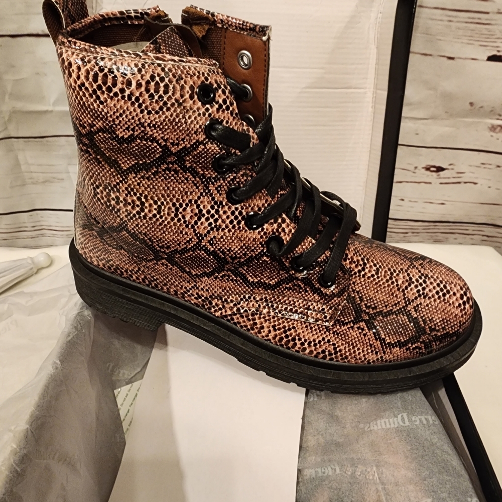 Ladies Combat Boots Snakeskin look